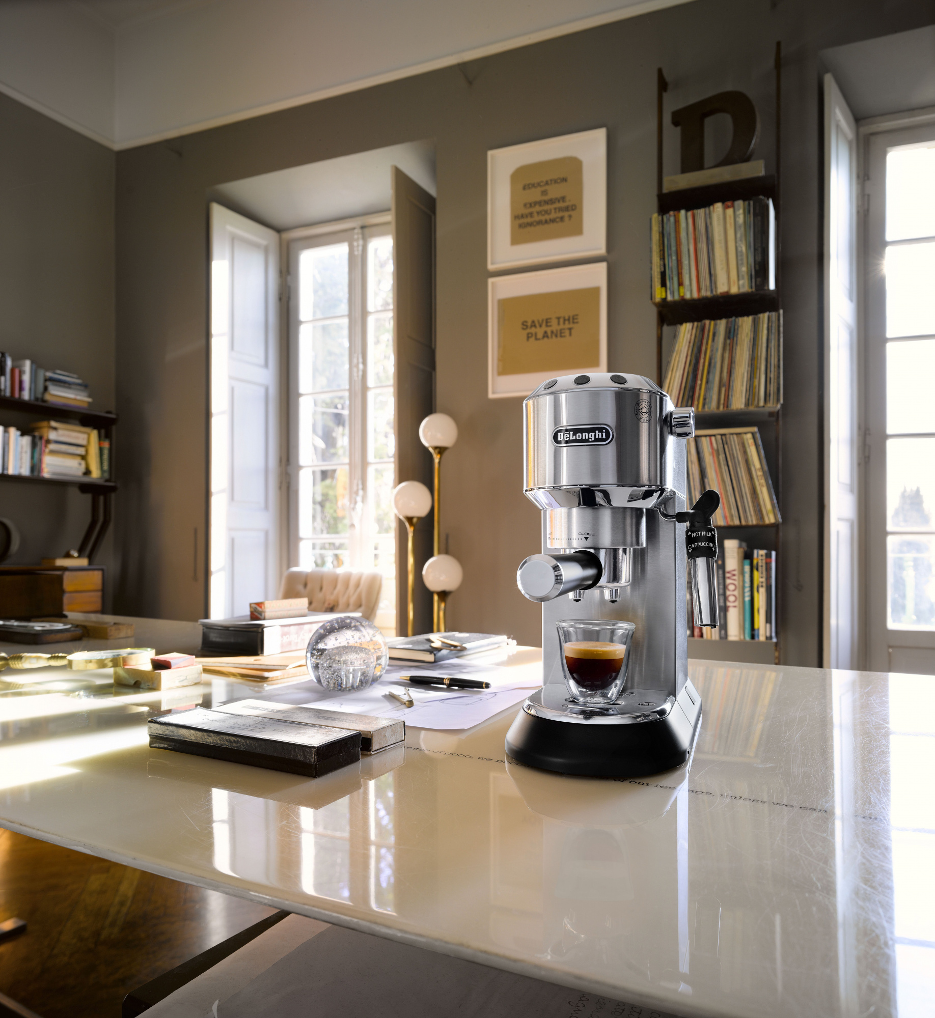 Кофеварка рожковая Delonghi EC685.M 1350Вт серебристый/черный