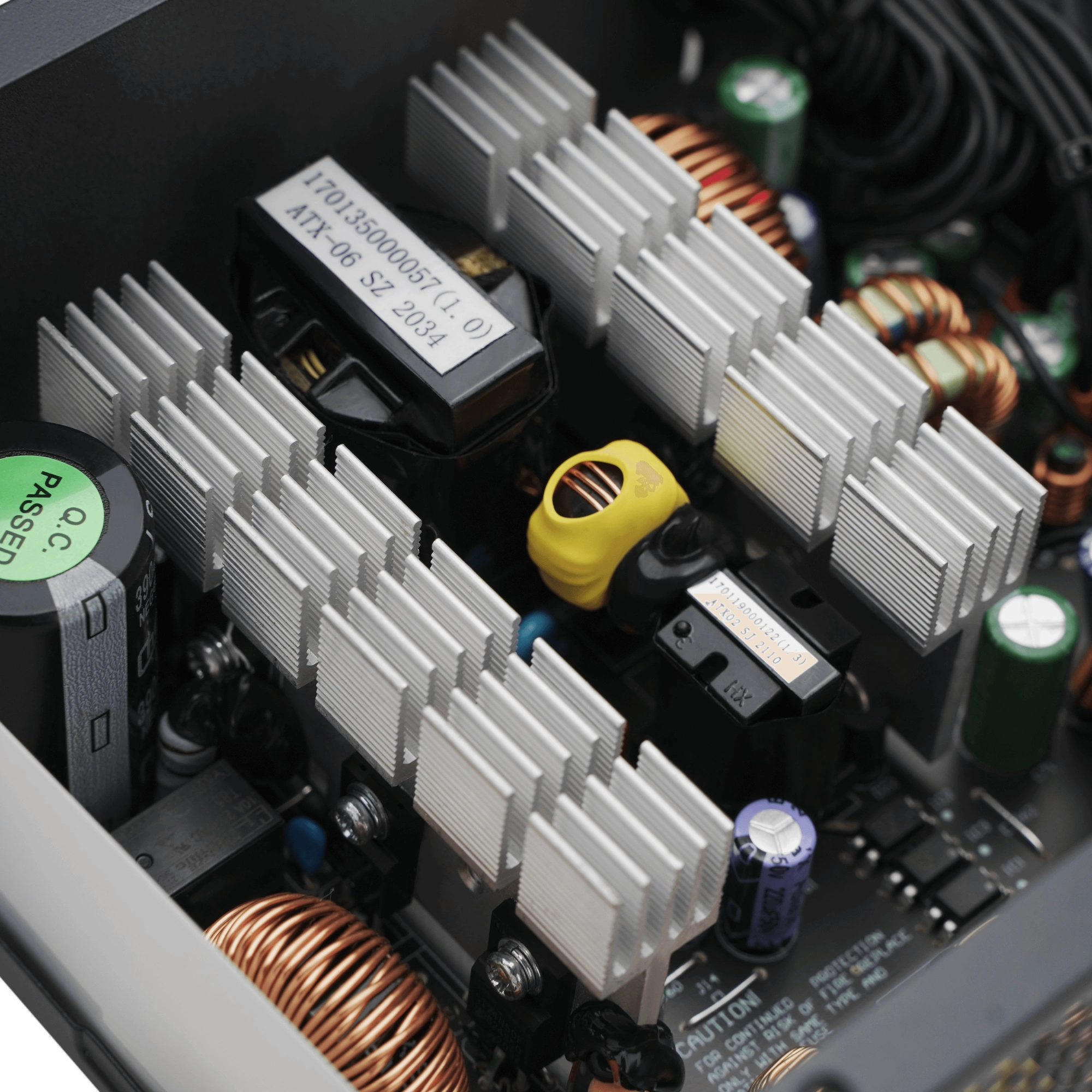 Блок питания Deepcool ATX 750W PF750 80+ white (20+4pin) APFC 120mm fan 6xSATA RTL