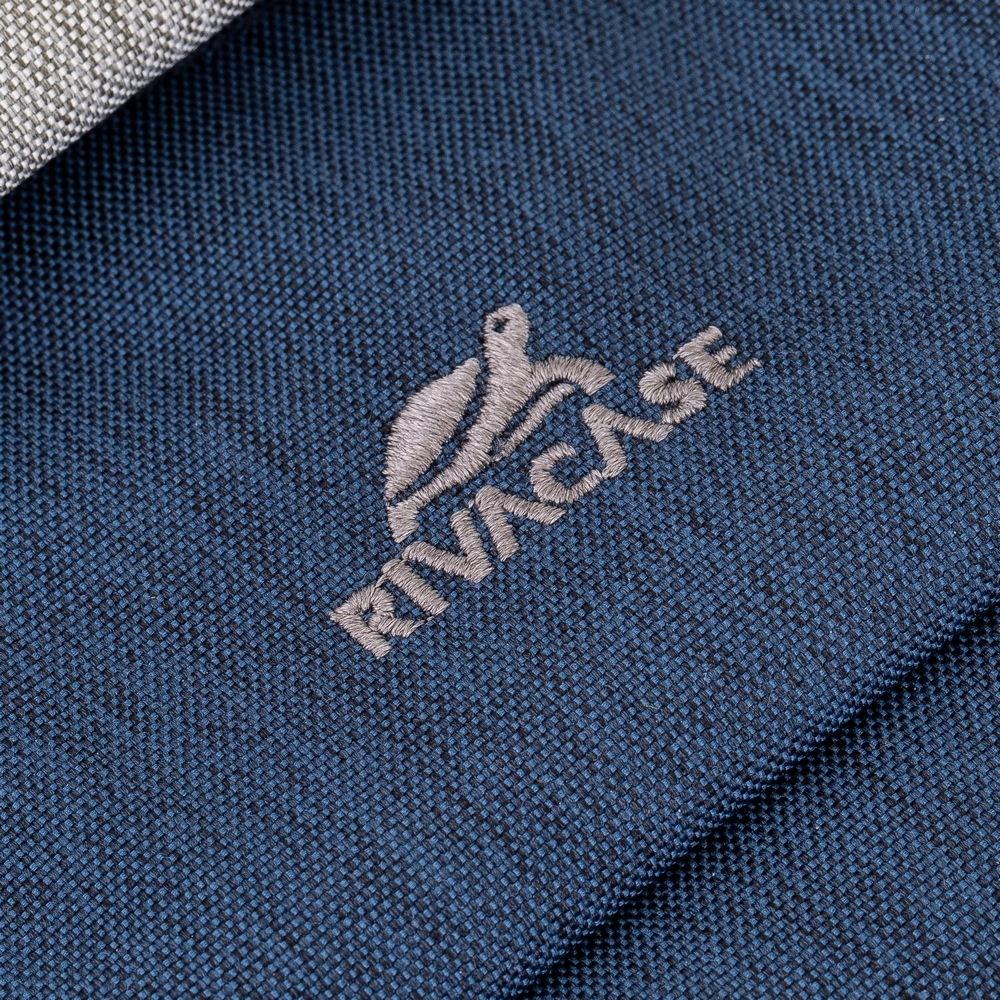 Рюкзак для ноутбука 17.3" Riva 7567 серый/темно-синий полиэстер (7567 GREY/DARK BLUE)