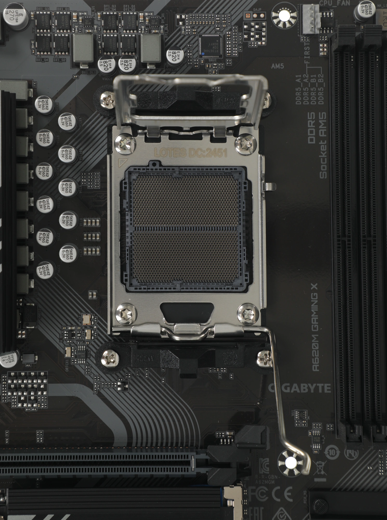 Материнская плата Gigabyte A620M GAMING X Socket AM5 AMD A620 4xDDR5 mATX AC`97 8ch(7.1) GbLAN RAID+HDMI+DP