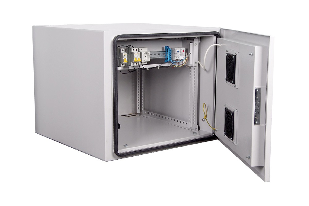 TR-126W - Всепогодный 19” шкаф для оборудования, 12U х 830 мм,  полезная глубина 700 мм, с аксессуарами "под ключ"