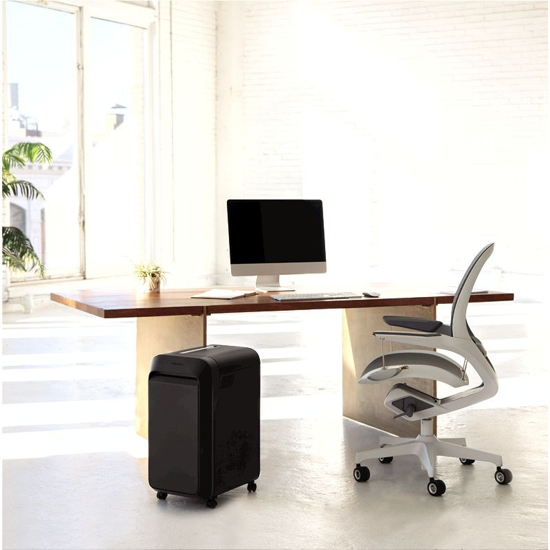 Шредер Fellowes PowerShred LX220 черный (секр.P-4) фрагменты 20лист. 30лтр. скрепки скобы пл.карты