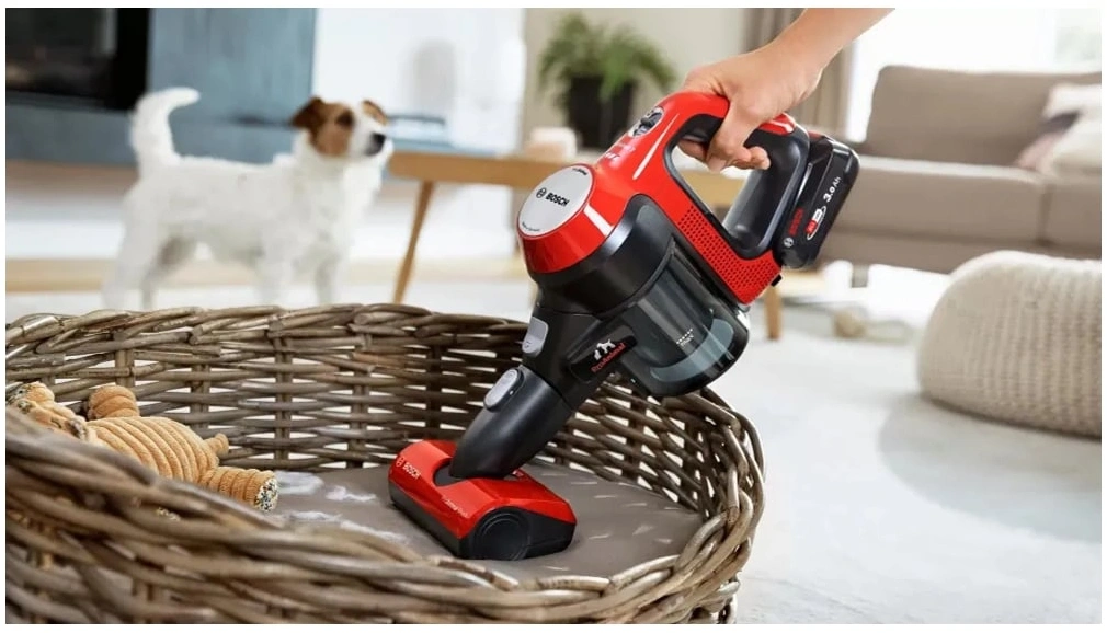 Пылесос Bosch BCS711PET черный/красный
