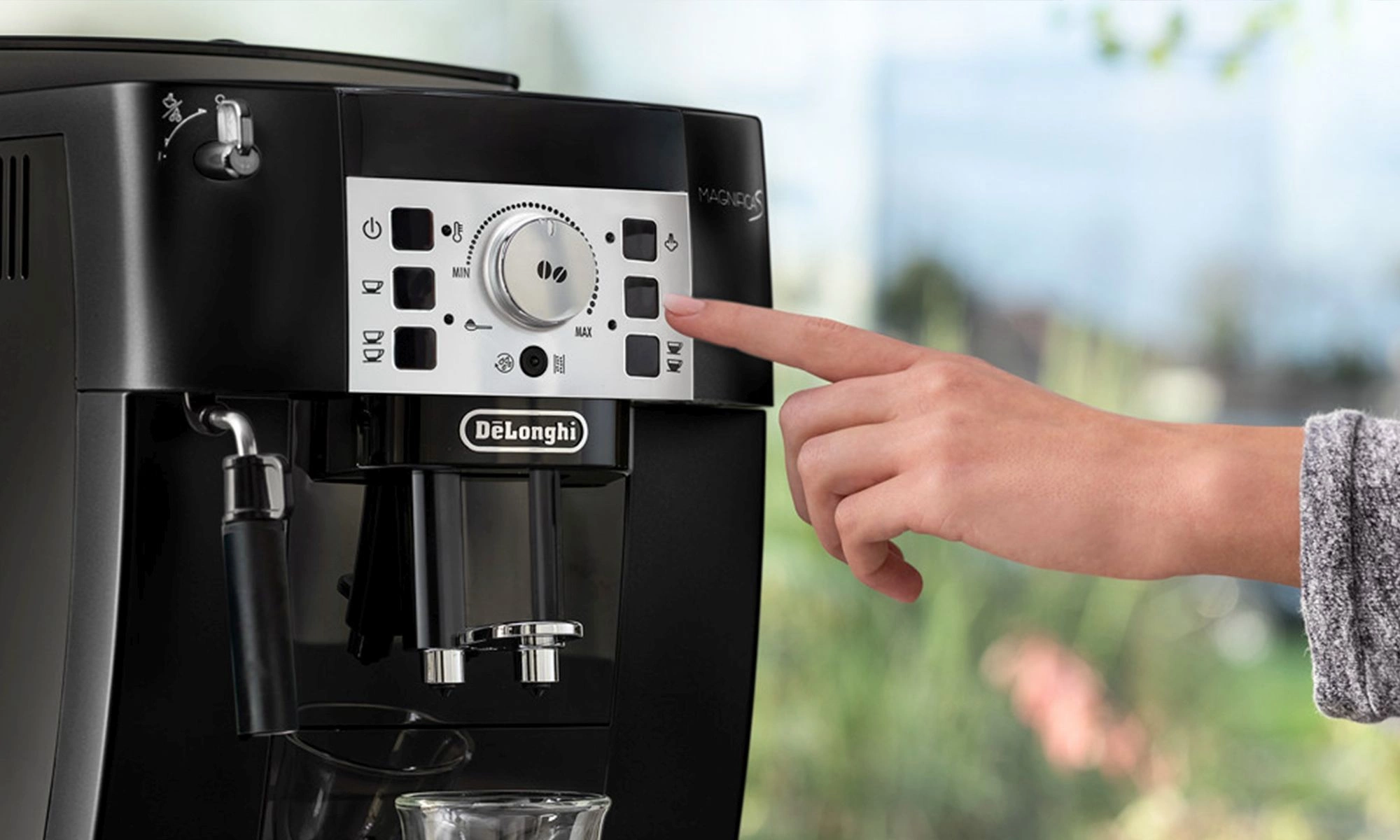 Кофемашина Delonghi Magnifica ECAM22.110.B 1450Вт черный