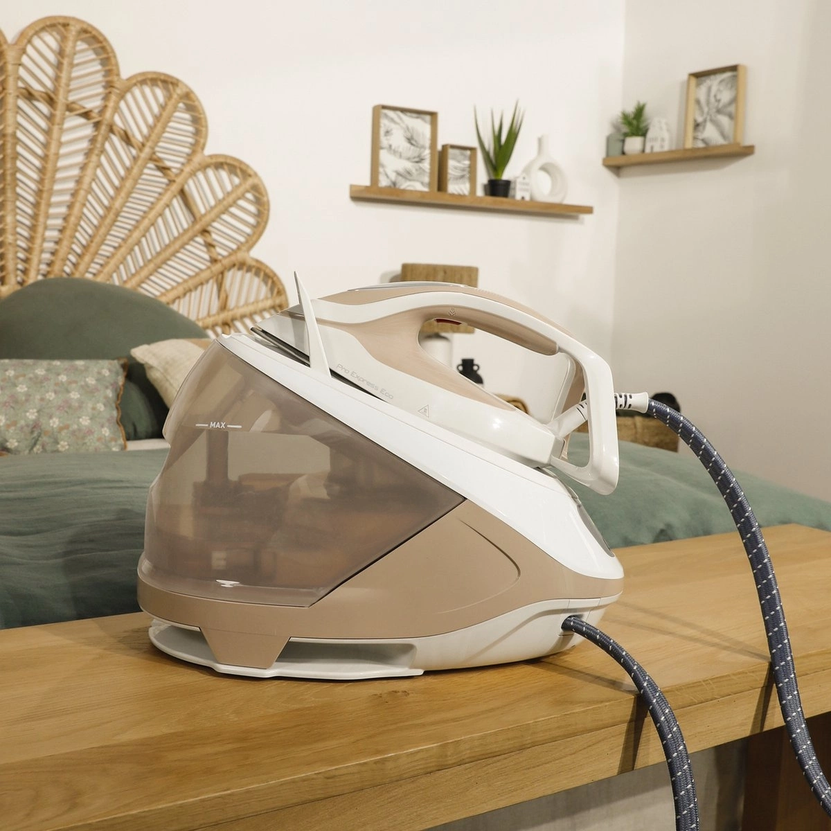 Парогенератор Tefal Pro Express Eco GV9E22E0 2200Вт коричневый/белый