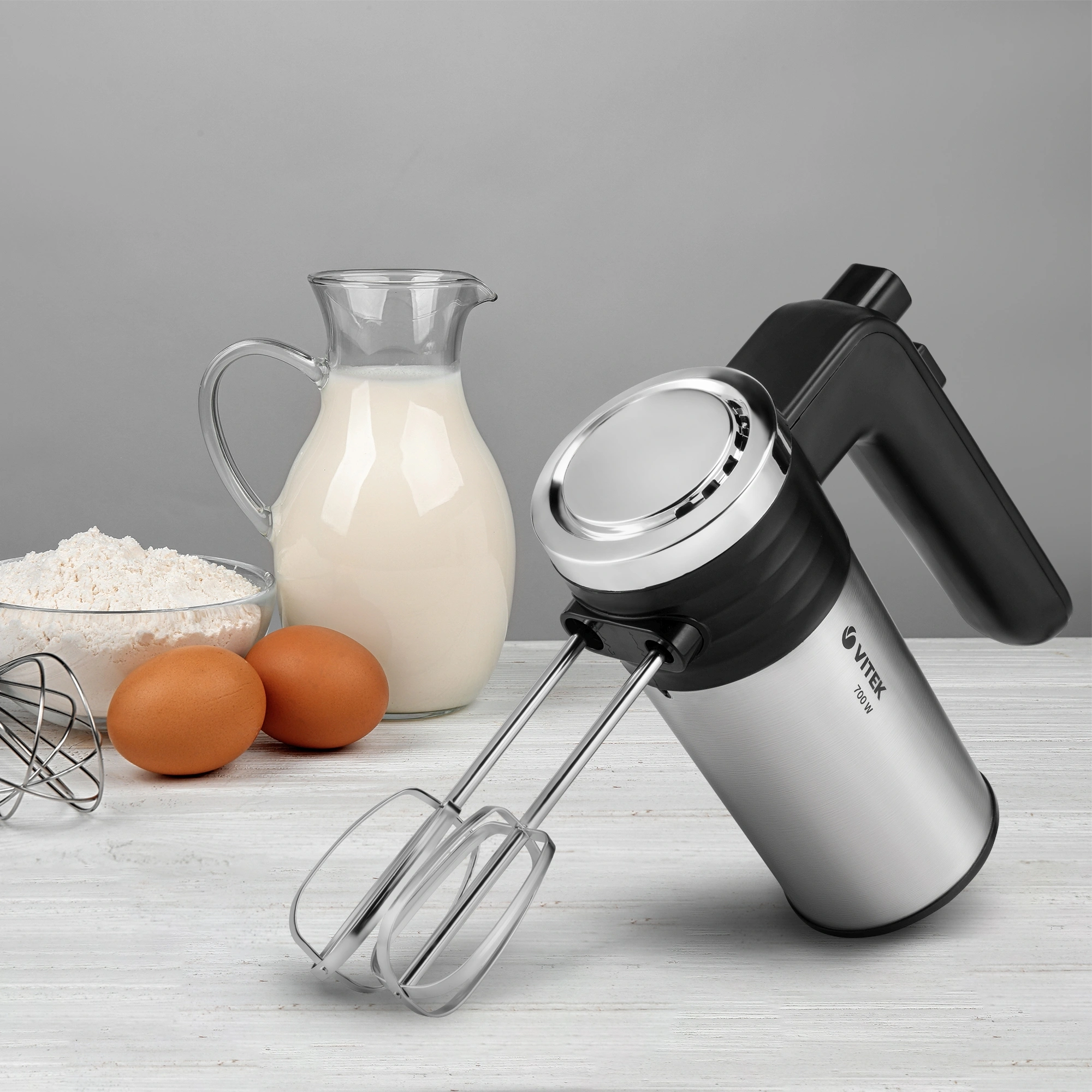 Миксер ручной Vitek VT-1404 700Вт стальной/черный