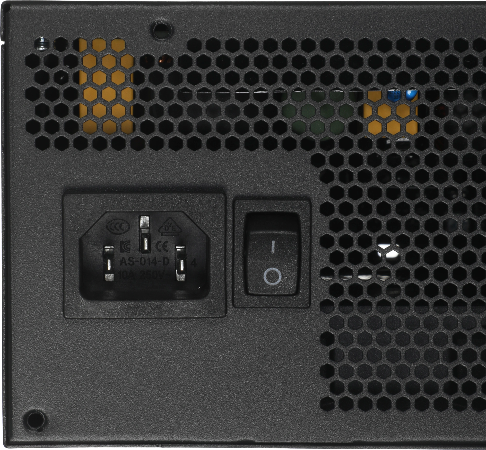 Блок питания Gigabyte ATX 750W GP-UD750GM PG5 80+ gold (20+4pin) APFC 120mm fan 8xSATA Cab Manag RTL