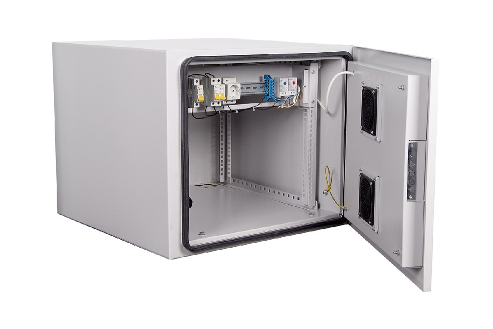 TR-156W - Всепогодный 19” шкаф для оборудования, 15U х 830 мм, полезная глубина 700 мм, с аксессуарами "под ключ"