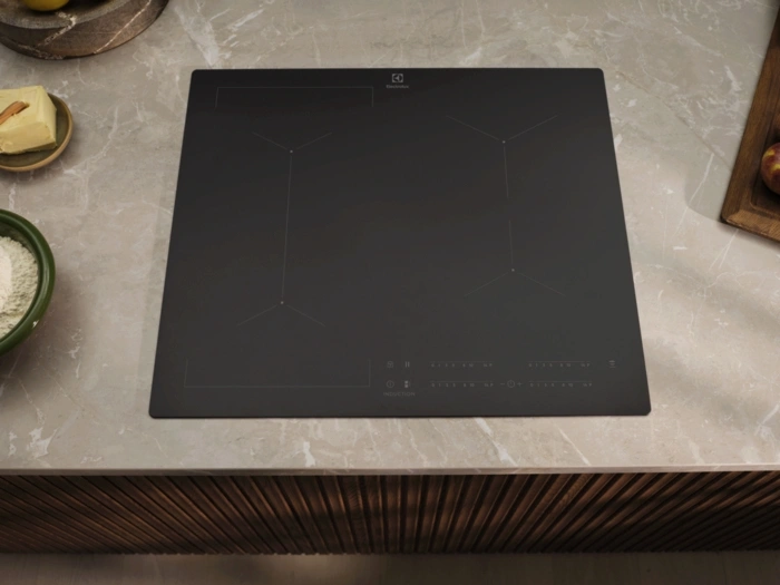 Индукционная варочная поверхность Electrolux EIT60433CT черный