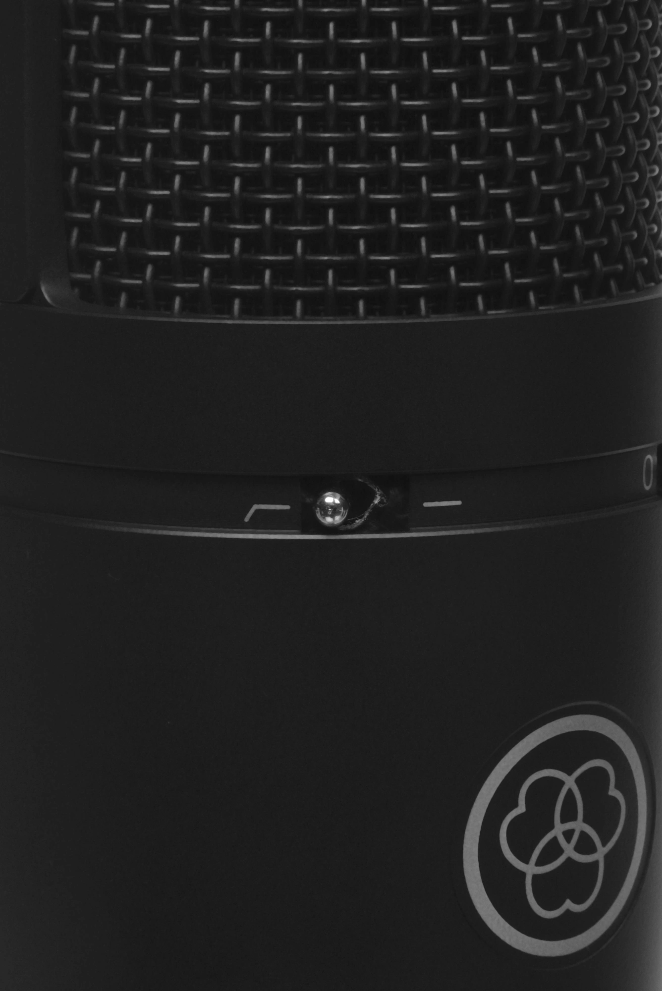 Микрофон проводной AKG P120 черный
