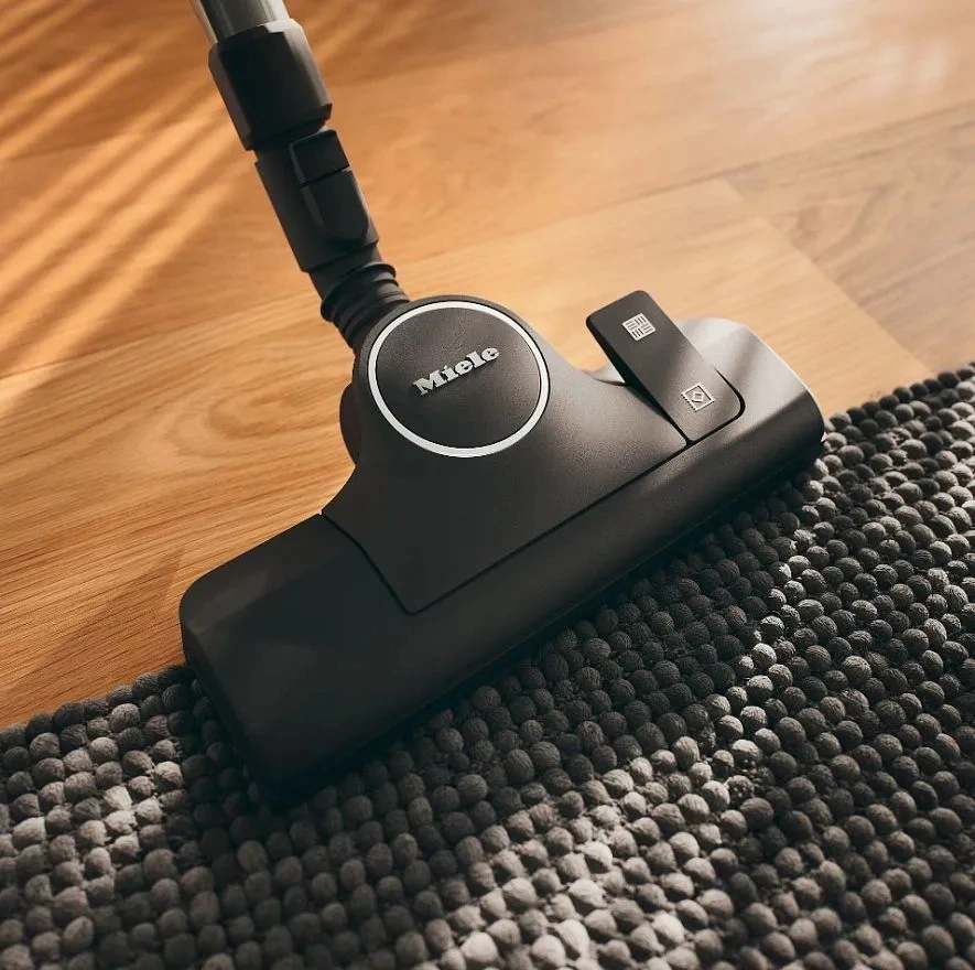 Пылесос Miele Boost CX1 125 Gala Ed Obsidian 890Вт черный