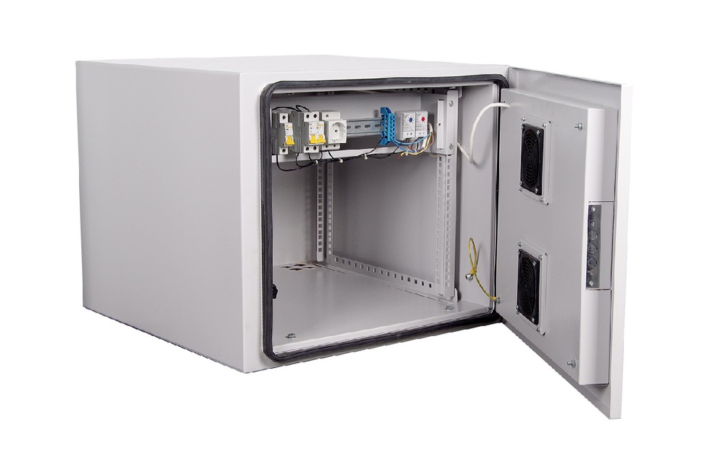 ВсеTR-066W - погодный 19” шкаф для оборудования, 6U х 830 мм, полезная глубина 700 мм, с аксессуарами "под ключ"