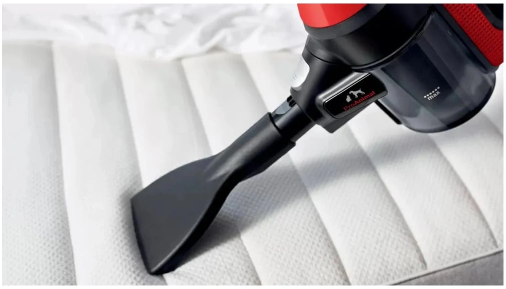 Пылесос Bosch BCS711PET черный/красный