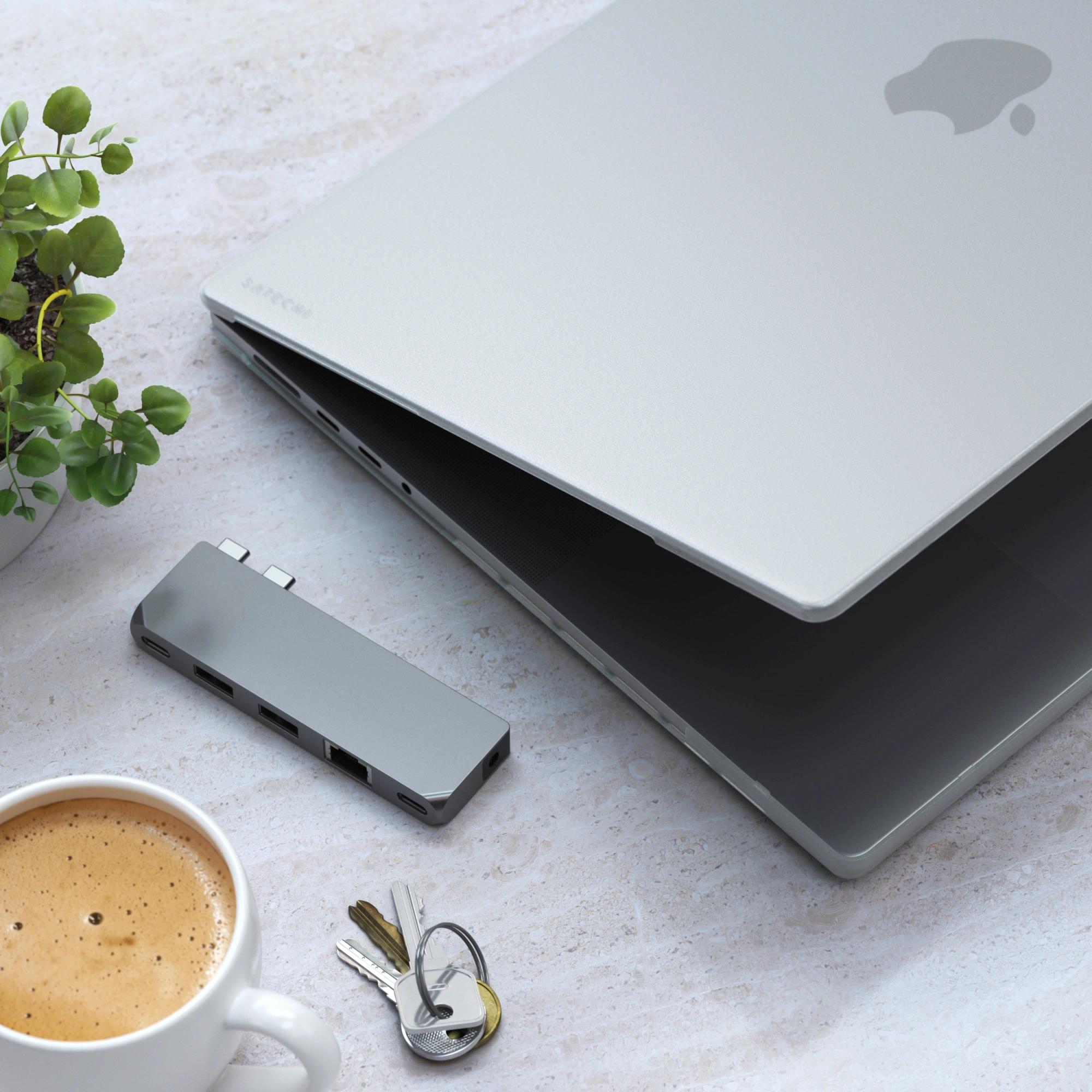 Чехол для ноутбука 16" Satechi Eco Hardshell прозрачный пластик (ST-MBP16CL)