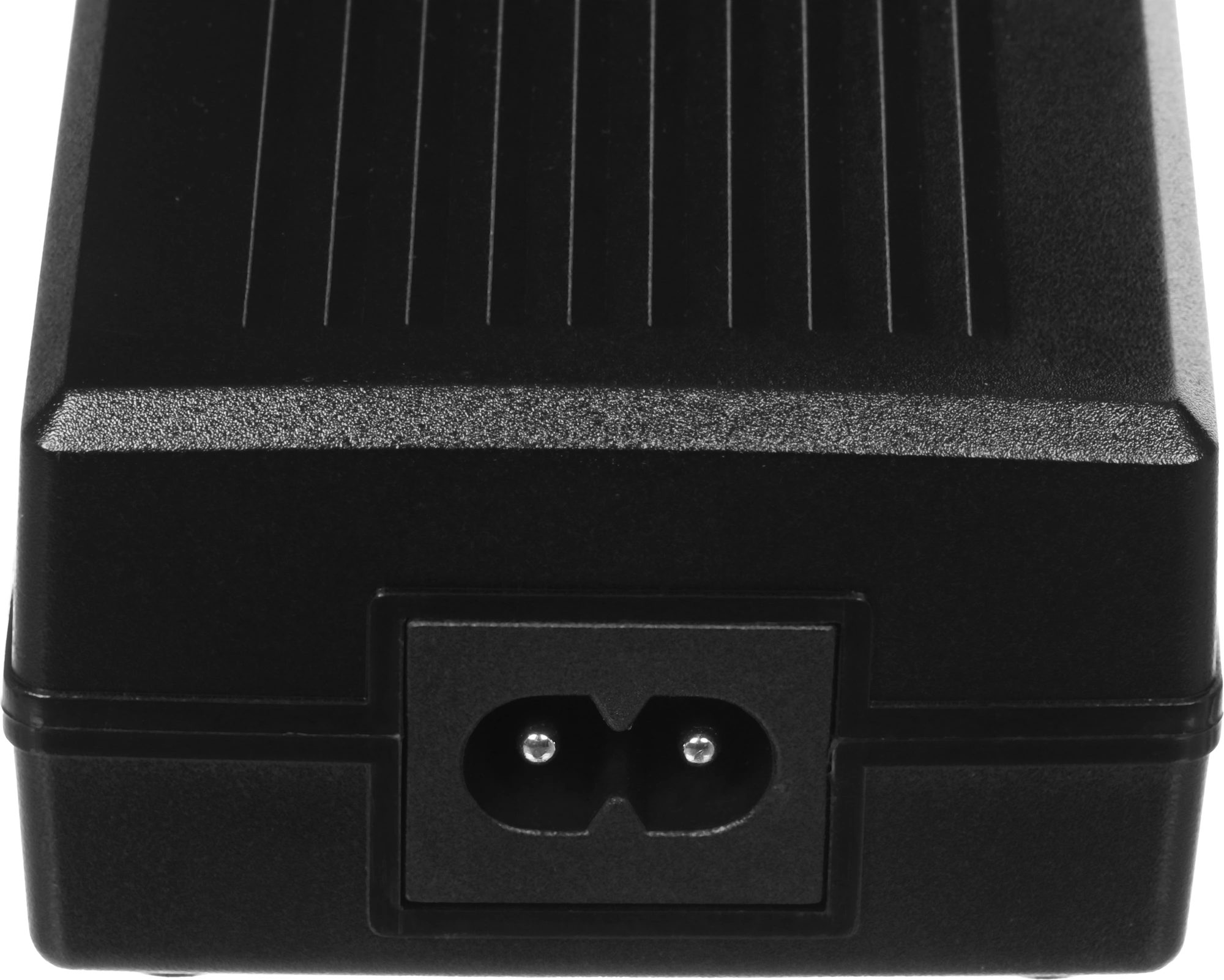 Блок питания Ippon E120 автоматический 120W 18.5V-20V 11-коннект. 6.0A от бытовой электросети LED индикатор
