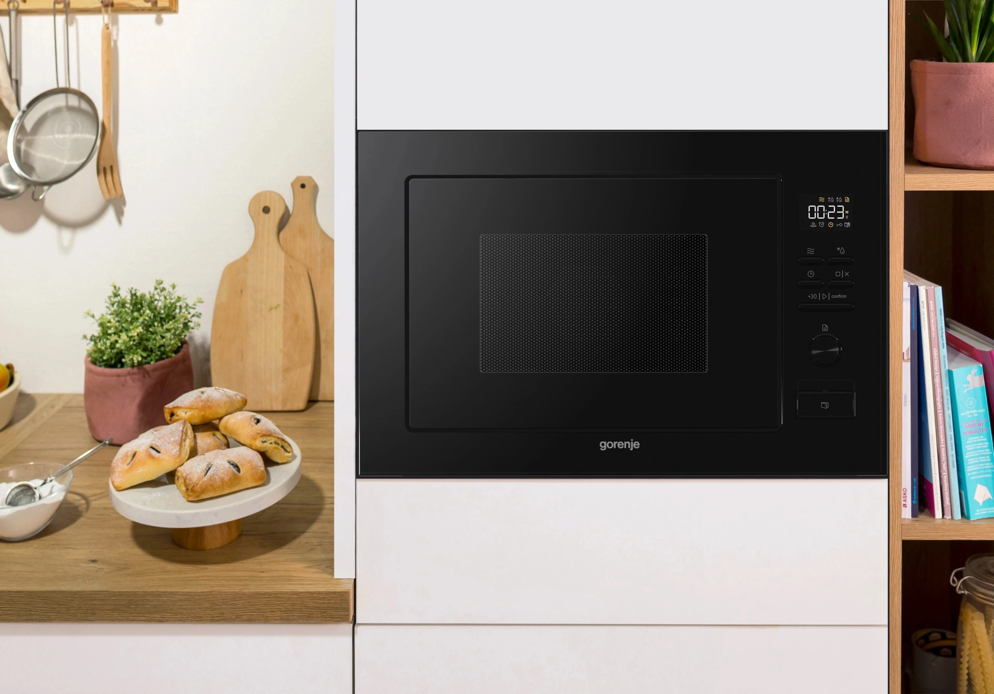 Микроволновая печь Gorenje BM251M2BG 25л. 900Вт черный (встраиваемая)