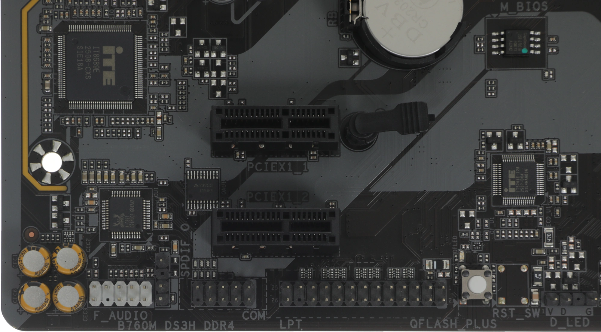 Материнская плата Gigabyte B760M DS3H DDR4 Soc-1700 Intel B760 4xDDR4 mATX AC`97 8ch(7.1) 2.5Gg RAID+VGA+HDMI+DP