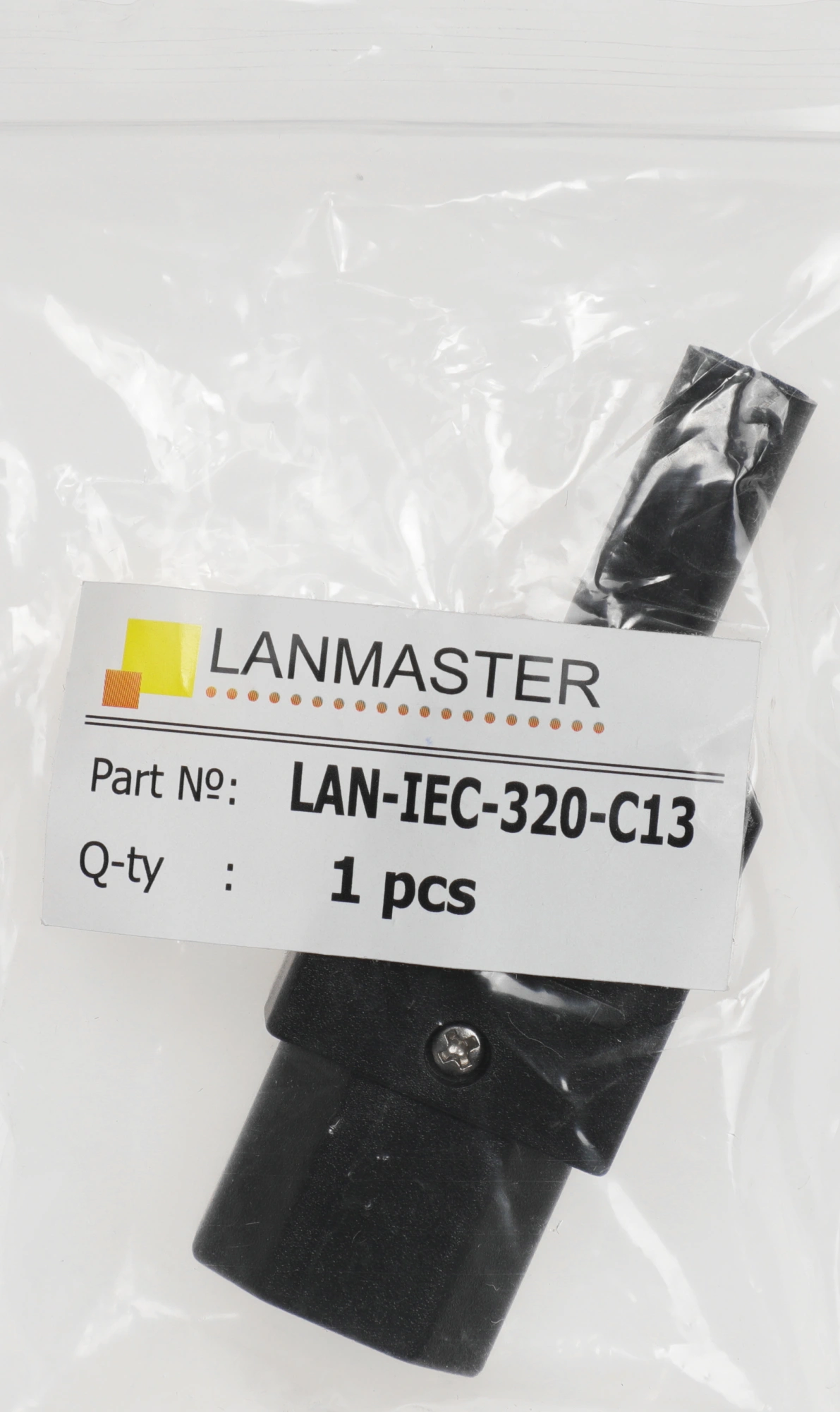 Вилка Lanmaster LAN-IEC-320-C13 (упак.:1шт) 1м черный